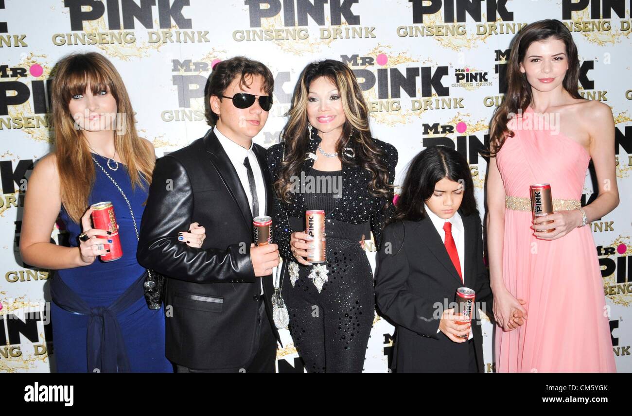 Los Angeles, California, USA. 11 ottobre 2012. La Jackson Kids Prince, Parigi, coperta, LaToya Jackson, Monica Gabor presso gli arrivi per il Sig. Rosa Drink Ginseng Launch Party, il Blvd al Regent Beverly Wilshire Hotel di Beverly Hills, CA 11 ottobre 2012. Foto di: Elizabeth Goodenough/Everett raccolta/Alamy Live News Foto Stock