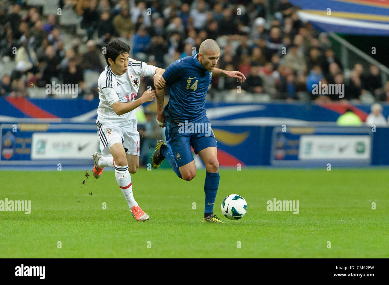 Saint-Denis, Francia, 12 ott 2012. Francia / Giappone. Shinji Kagawa (sinistra) & Jérémy Menez (a destra). Foto Stock