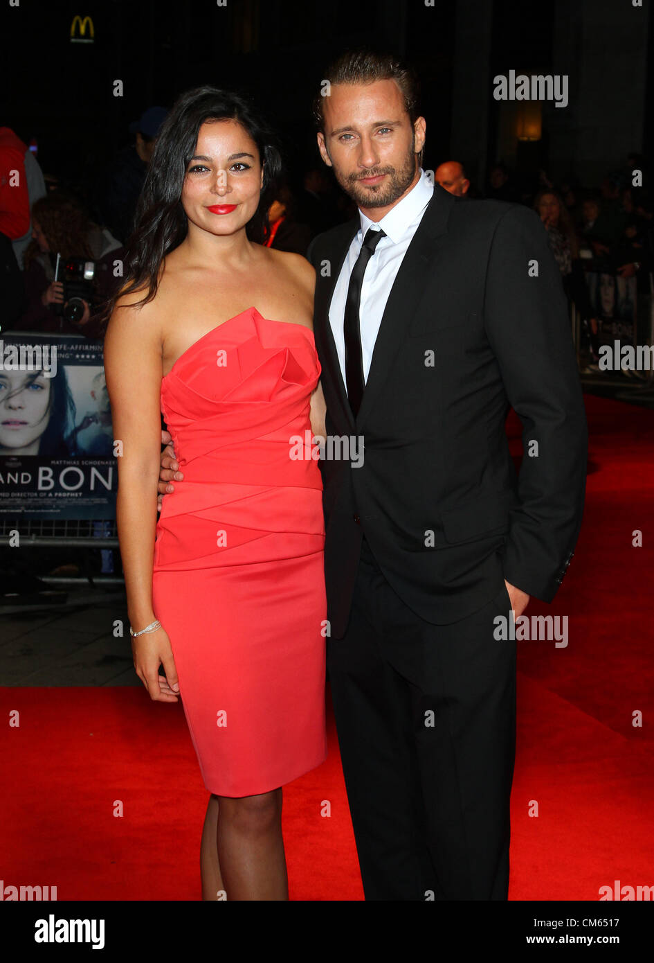 MATTHIAS SCHOENAERTS & GUEST ruggine e osso. PREMIER. 56TH BFI London Film Festival. Londra Inghilterra REGNO UNITO 13 Ottobre 2012 Foto Stock