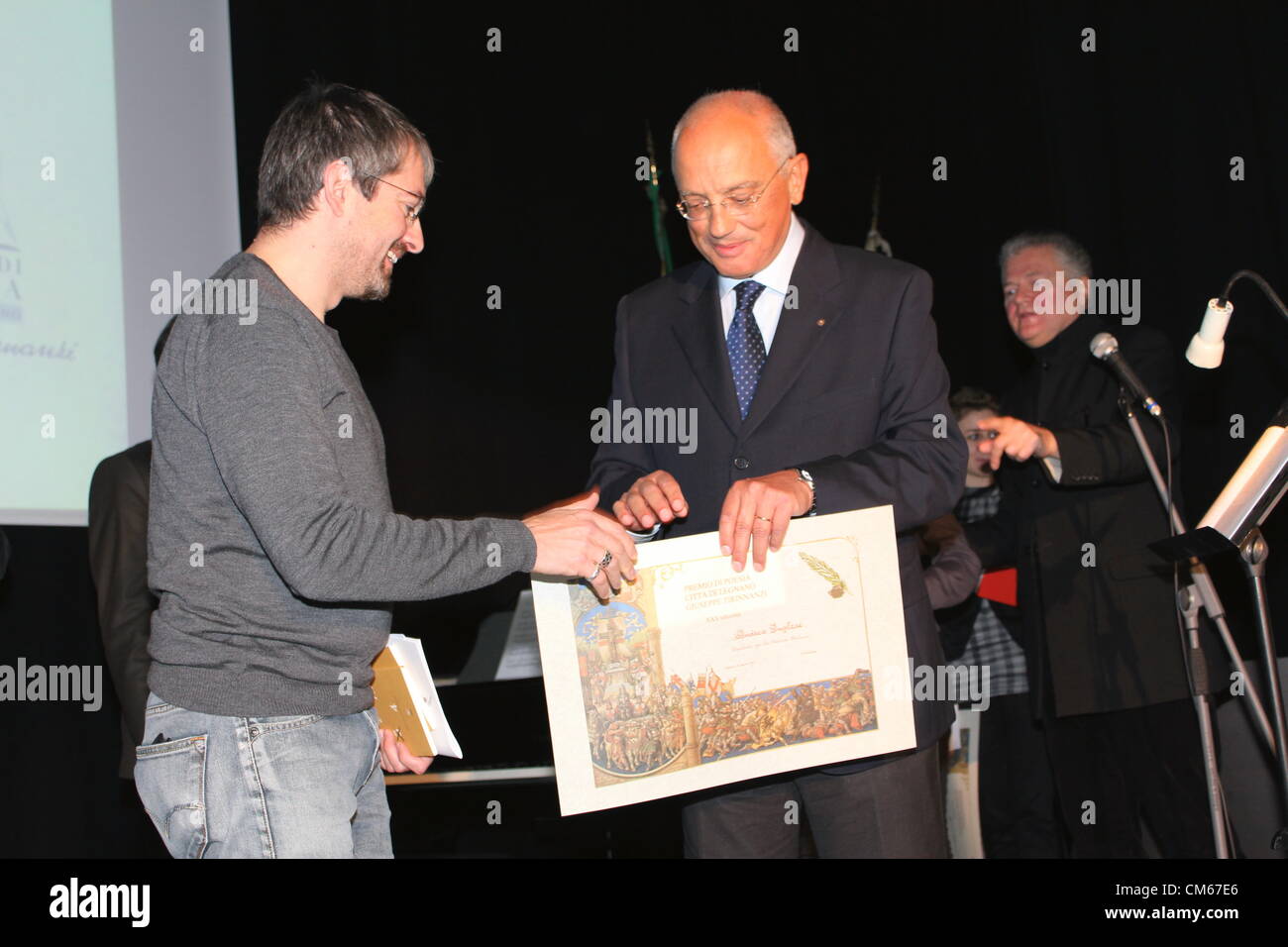 Domenica, 14 Ottobre 2012 - Legnano, Milano, Italia: il trentesimo Poesia Premio città di Legnano - Giuseppe Tirinnanzi. Finalista Andrea Inglese. Foto Stock