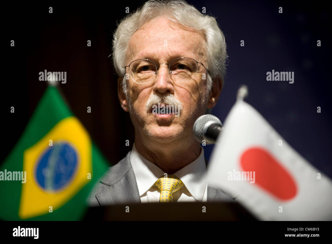 Almir Barbassa, CFO di Petrobras, parla durante il Brasile Conferenza economica a Tokyo in Giappone il 11 ottobre 2012. Foto Stock