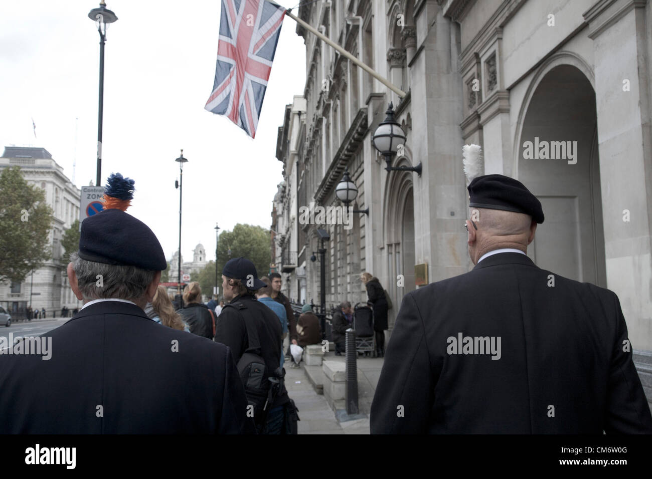 Il 18 ottobre 2012. Westminster London,UK veterano soldati del secondo battaglione del reggimento reale di Fusiliers ha preso parte a una marcia di protesta contro i tagli della difesa che comporterebbe lo scioglimento della loro unità di reggimento. Credito: amer ghazzal / Alamy Live News Foto Stock