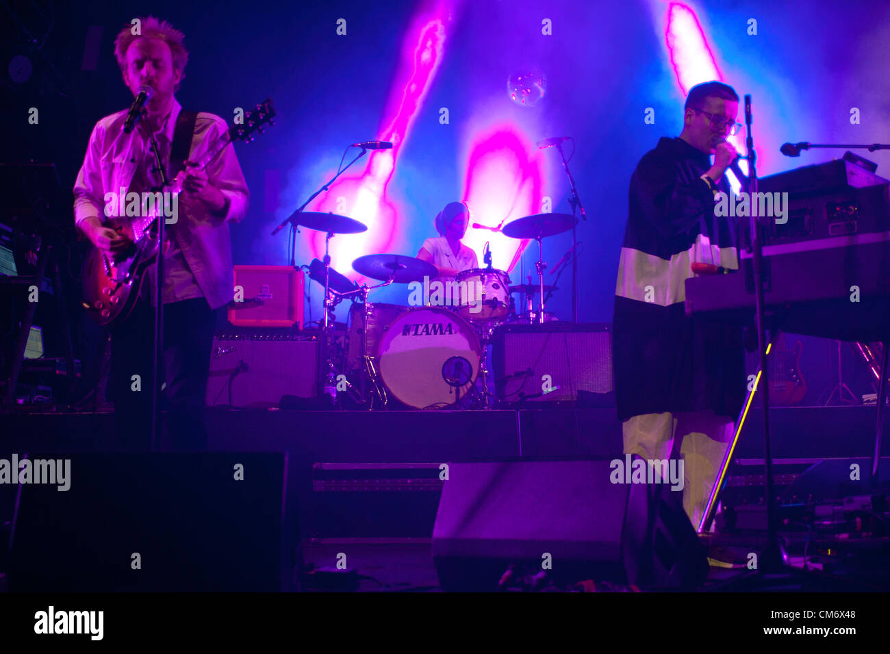 London, Regno Unito - 18 Ottobre 2012: Hot Chip eseguire live at O2 Brixton Academy a seguito del rilascio del loro nuovo album 'nelle nostre teste' Foto Stock