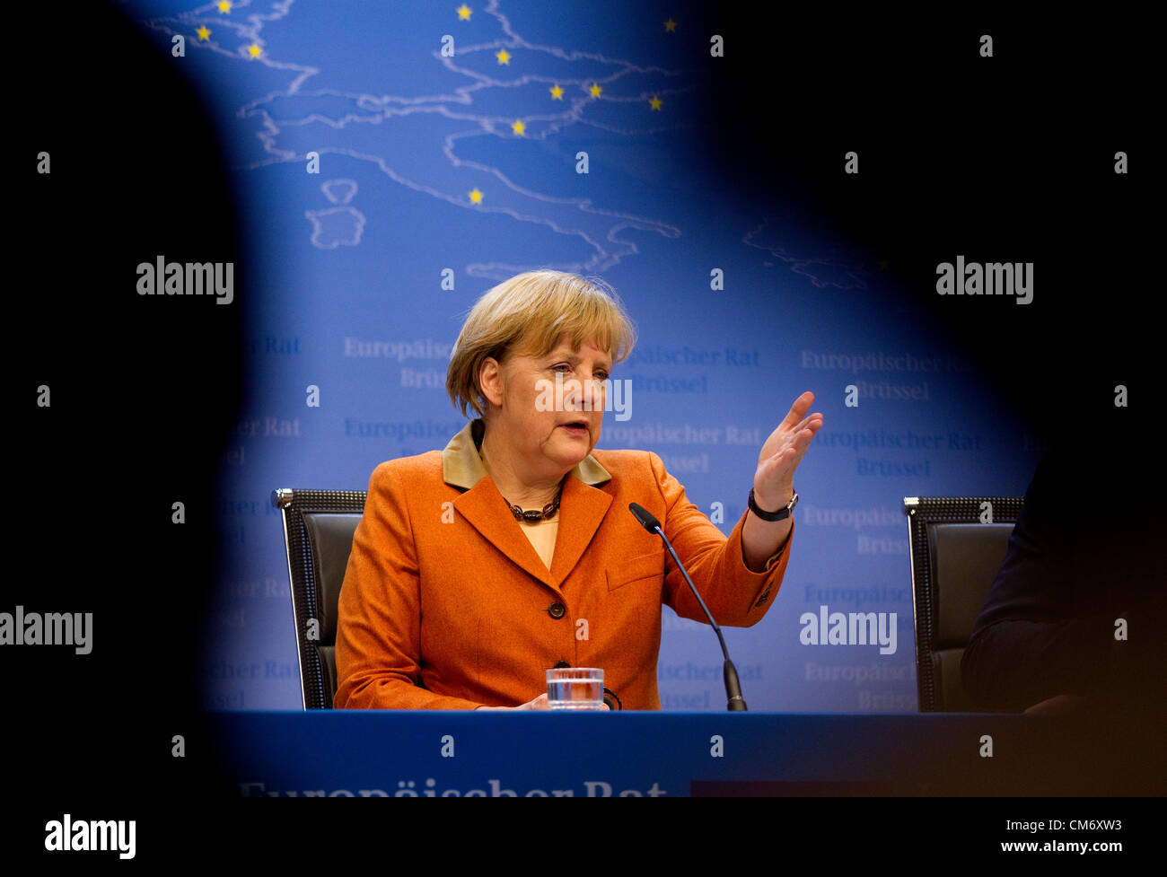 Bruxelles, Belgio, 19 ottobre, 2012. Angela Merkel, Cancelliere federale della Francia dà un briefing con la stampa nelle prime ore del venerdì mattina in occasione del Consiglio europeo di Bruxelles, Justus Lipsius. Foto:Jeff Gilbert. 19.10.2012. Bruxelles, Belgio. Foto Stock