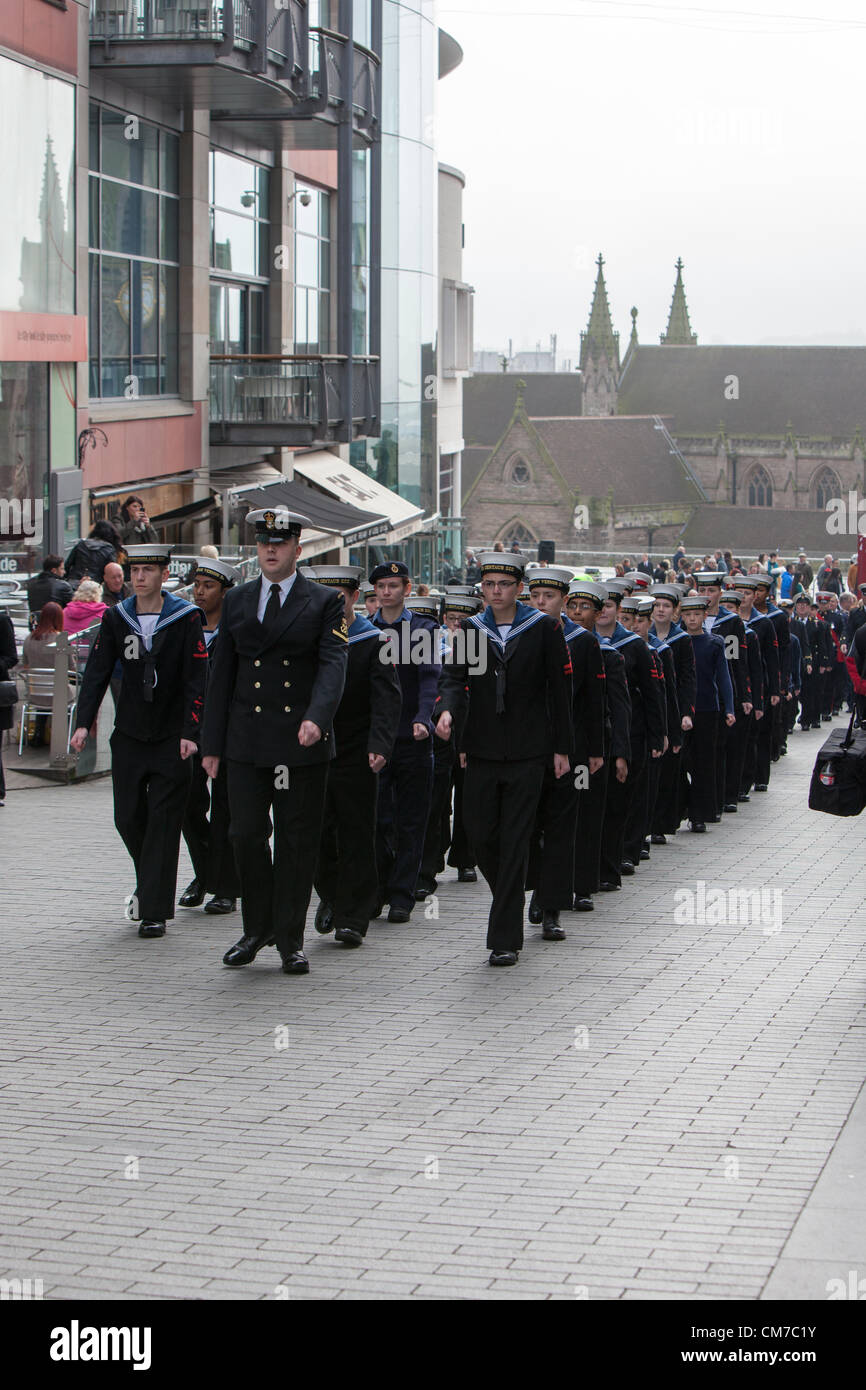 Birmingham, Regno Unito. Il 21 ottobre 2012. Orgogliosi di cadetti marciando attraverso Birmingham. Foto Stock