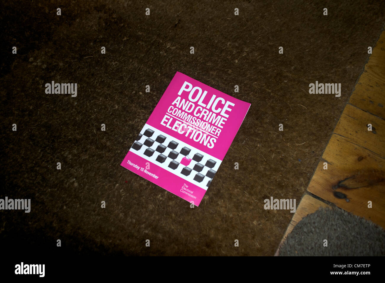 Regno Unito. Il 22 ottobre 2012. Il commissario di polizia volantini devono essere inviati a ogni casa in Inghilterra e Galles (ad esclusione di Londra). La Commissione Elettorale volantini spiegare circa il processo di voto utilizzato dagli elettori per selezionare un commissario di polizia per le loro autorità di polizia. I commissari di polizia andrà a sostituire le autorità di polizia in 41 zone, la votazione avrà luogo il 15 novembre 2012. Foto Stock