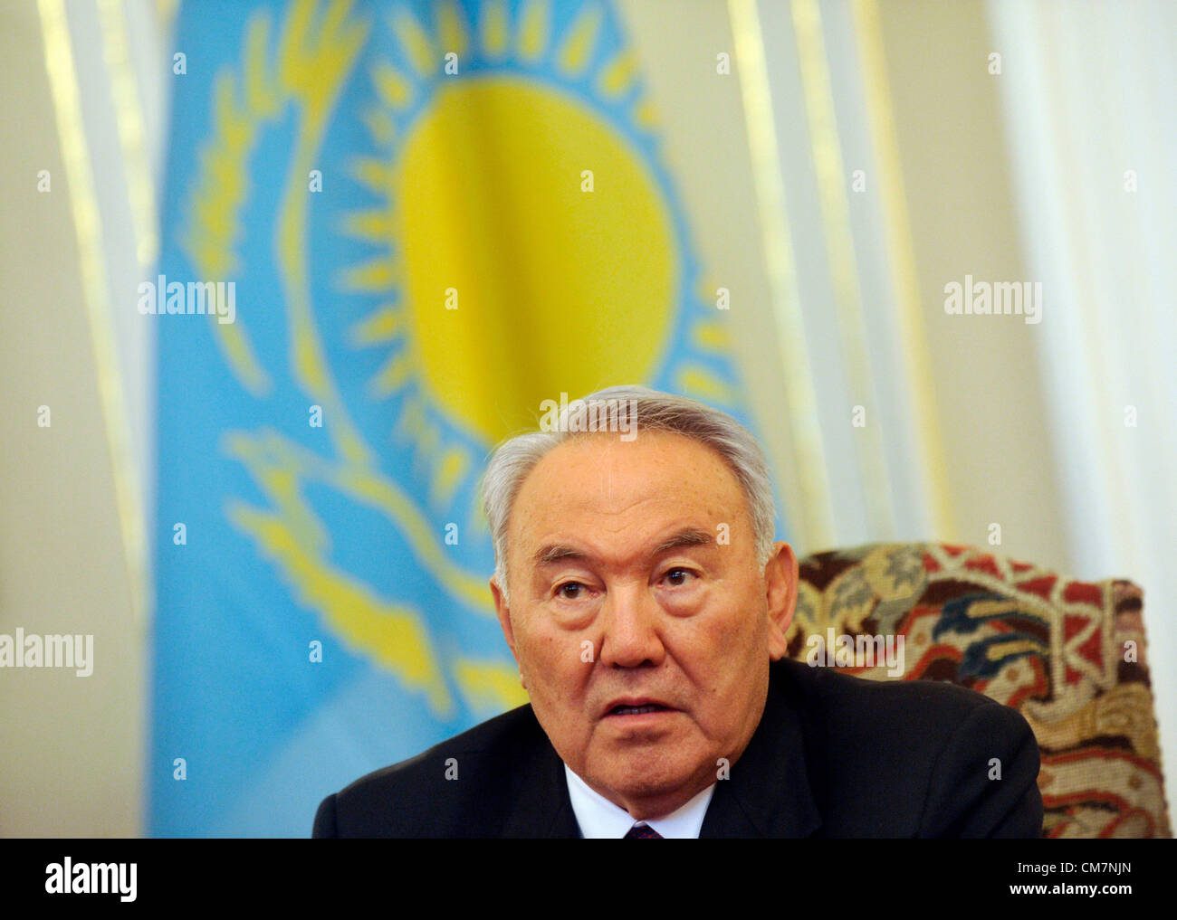 Il presidente della Repubblica ceca Vaclav Klaus (non raffigurate) e il suo omologo kazako Nursultan Nazarbayev sono visti durante la conferenza stampa presso il Castello di Praga a Praga Repubblica Ceca, Ottobre 23, 2012. I giornalisti non poteva porre domande al briefing. Secondo CTK's informazioni questa è stata richiesta dai kazaki. (CTK foto/Vit Simanek) Foto Stock