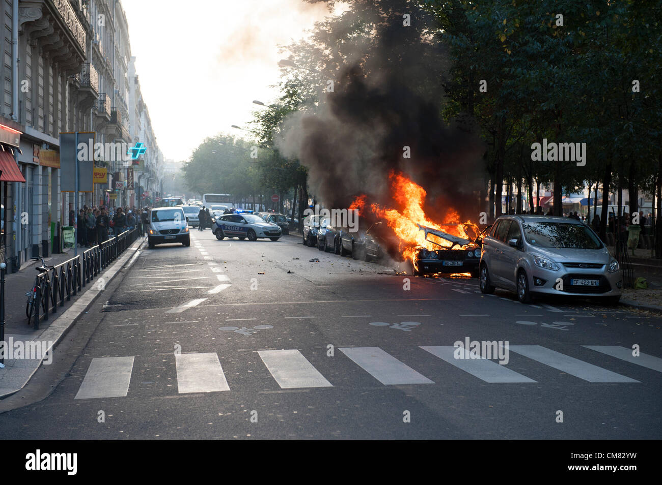 Parigi, Francia, 25 ottobre 2012. Inizio serata macchina fuoco vicino al Place de Clichy, Paris, Francia. Foto Stock