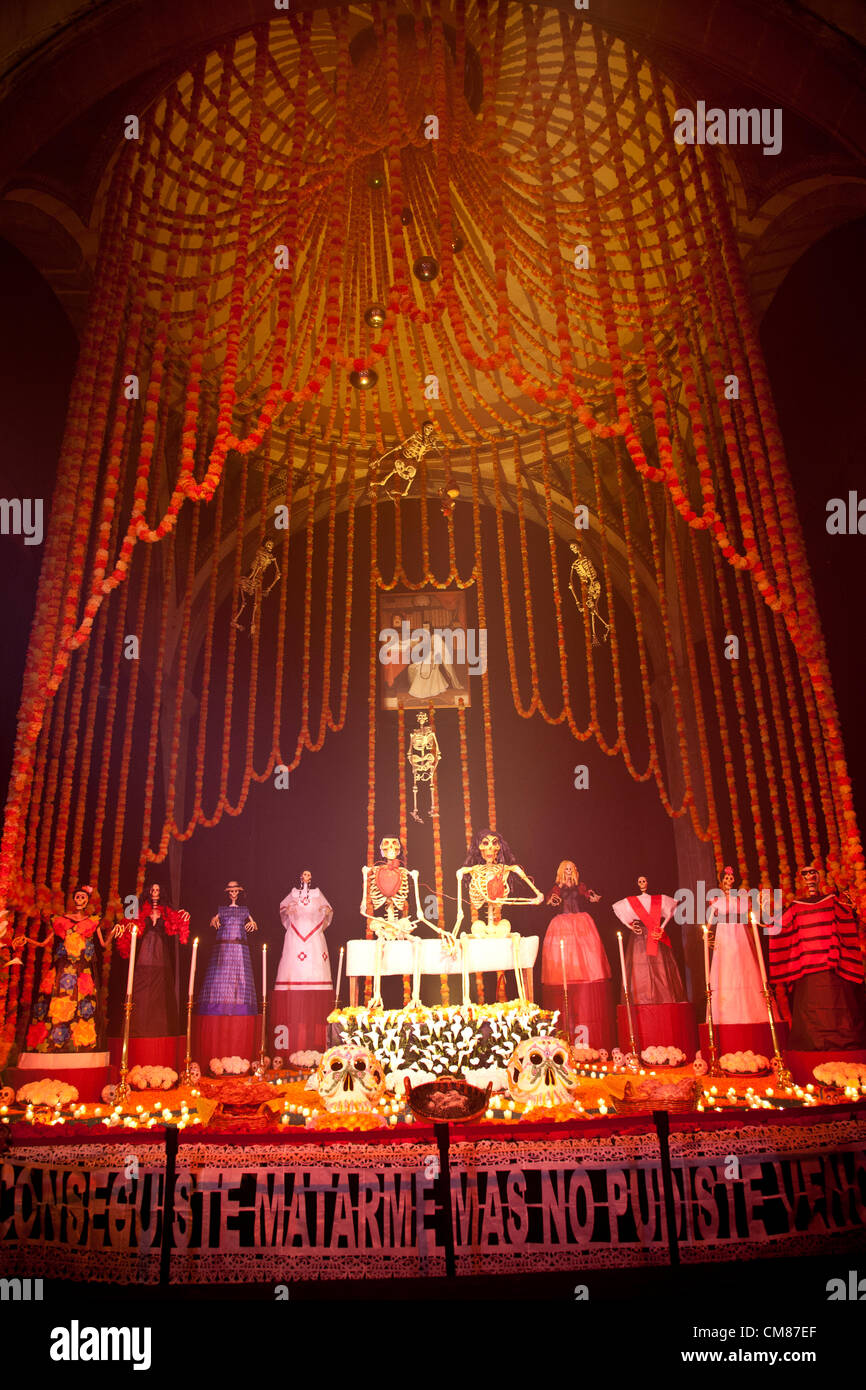 'Desvestidas Y Alborotadoras' Ofrenda - Altare offrendo in Città del Messico DF Foto Stock