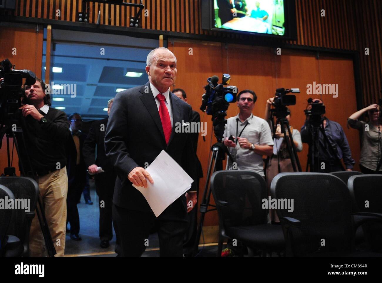 Gen 30, 2007 - Manhattan, New York, Stati Uniti - Il commissario di polizia RAYMOND KELLY arriva a parlare ai media in una conferenza stampa presso la polizia Plaza, Ottobre 26, 2012. (Credito Immagine: © Bryan Smith/ZUMAPRESS.com) Foto Stock