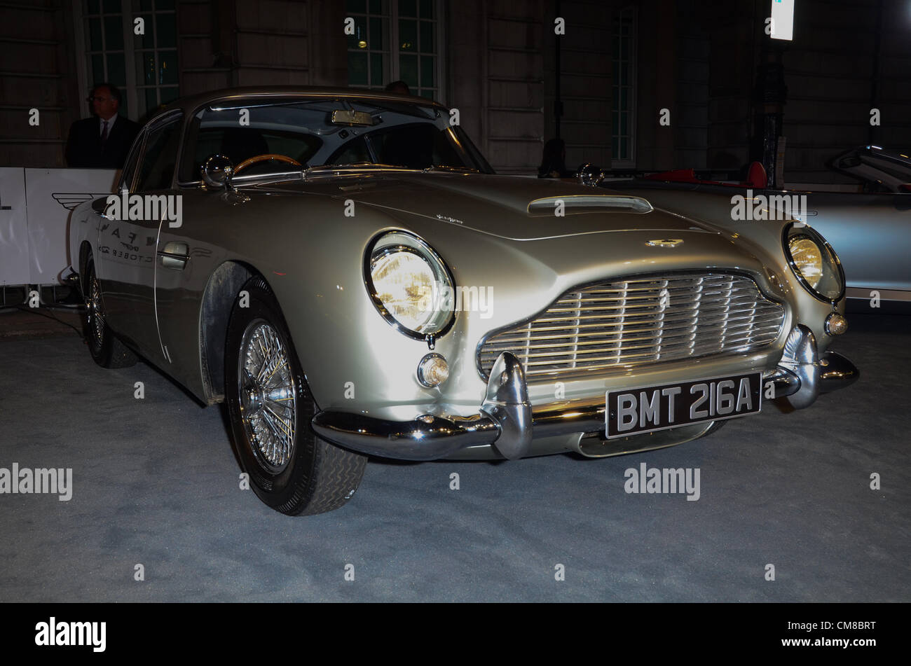 24 ottobre 2012: La Aston Martin DB5 che funzioni nel nuovo film di James Bond film 'Skyfall' Fotografato alla recente Aston Martin VIP Screening è secondo come riferito ha assicurato per £4.5million, Londra, Regno Unito. Foto Stock