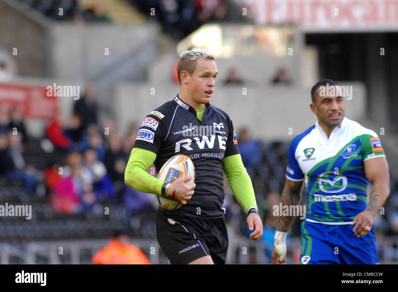 27 Ottobre 2012 - RaboDirect Pro 12 - Asprì v Connacht - Swansea - REGNO UNITO : Annone Dirksen del falco pescatore. Foto Stock