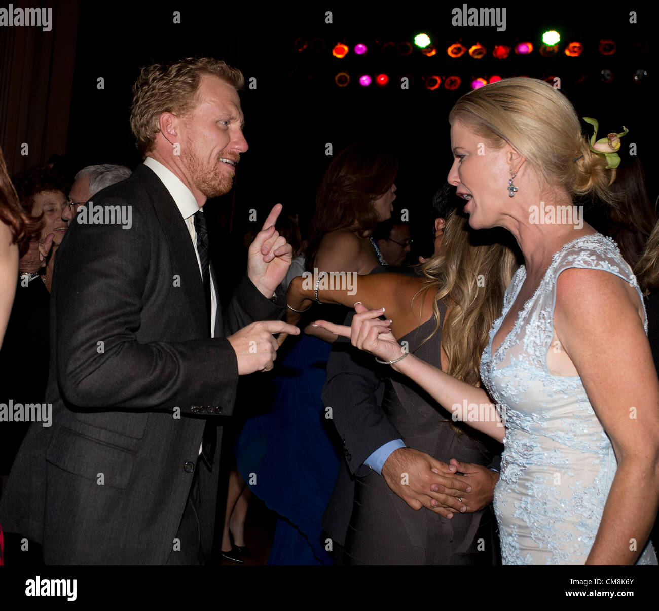 Ottobre 27, 2012 - Delray Beach, Florida, Stati Uniti - MAEVE QUINLAN e KEVIN MCKIDD ballare la Fab Four al 2012 Chris Evert/Raymond James Pro-Celebrity classico del tennis di Gala. (Credito Immagine: © Fred Mullane/ZUMAPRESS.com) Foto Stock