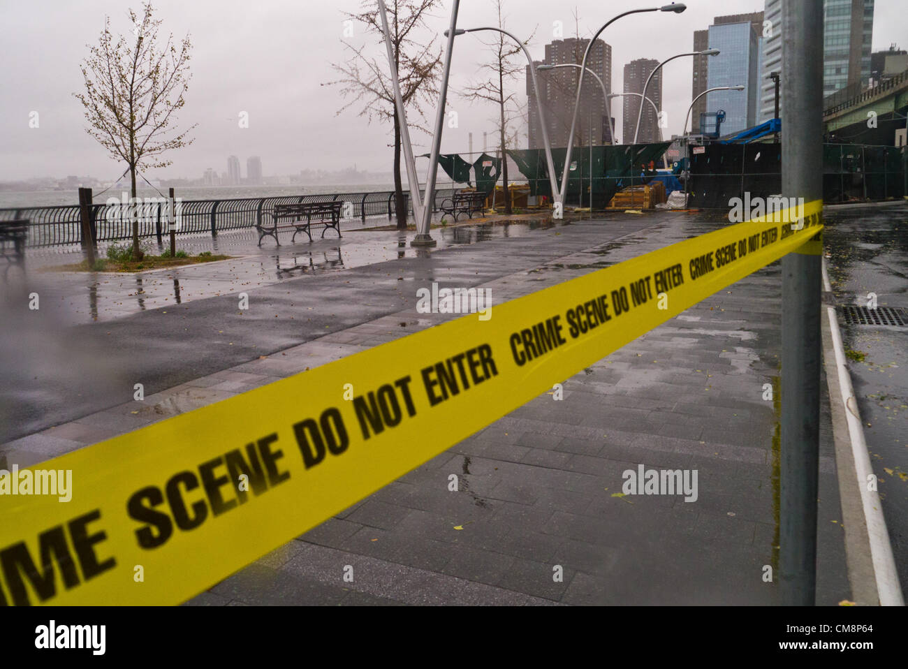 New York, Stati Uniti d'America. 29 ottobre, 2012. Scene della East River e FDR prima dell'arrivo dell'Uragano Sandy Ottobre 29, 2012 in New York City. (Foto di Donald Bowers/Alamy Live News) Foto Stock