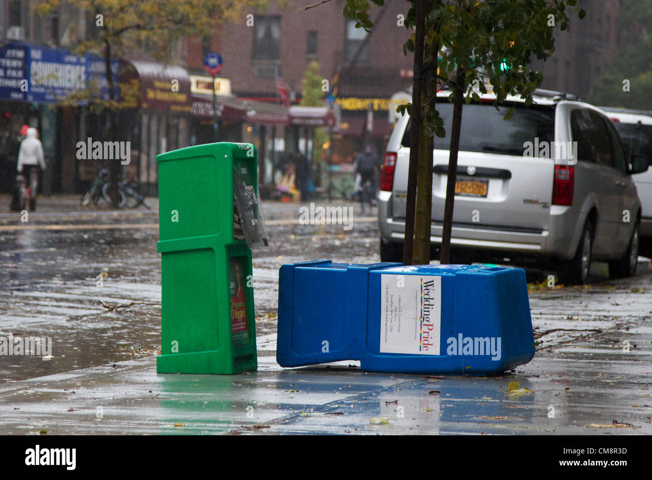 Stati Uniti d'America, NEW YORK, NY - Ottobre 29, 2012: Uragano Sandy, dovrebbe essere un 'Frankenstorm" colpisce Manhattan come autorità e cittadini preparare in un paralizzato la città di New York, NY, il 29 ottobre 2012. Foto Stock