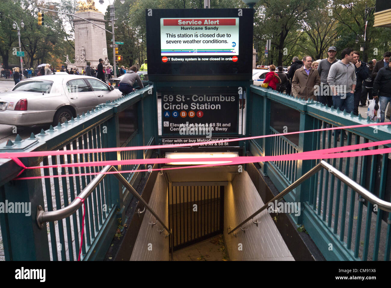 NEW YORK - 30 ottobre: 2012 NYC stazione della metropolitana chiuso un giorno dopo l uragano Sandy Ottobre 30, 2012 in New York City. (Foto di Donald Bowers ) Foto Stock