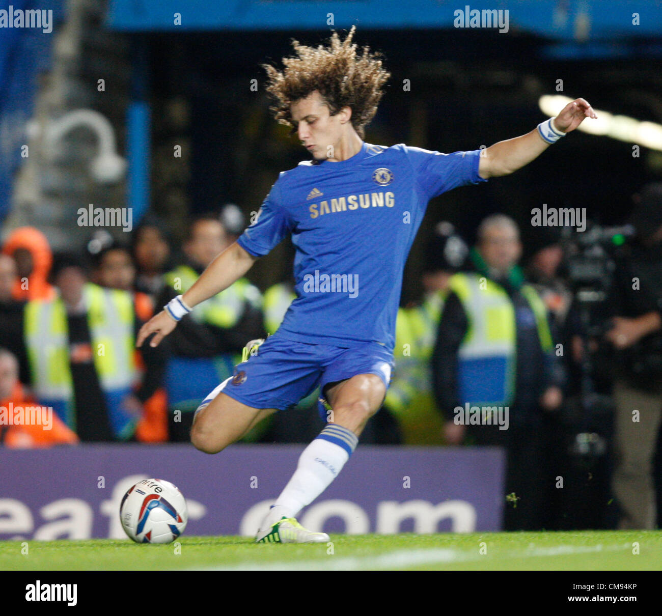 31.10.2012.Londra, Inghilterra. David Luiz del Chelsea in azione durante il capitale una tazza quarta tornata gioco tra Chelsea e Manchester United a Stamford Bridge Foto Stock