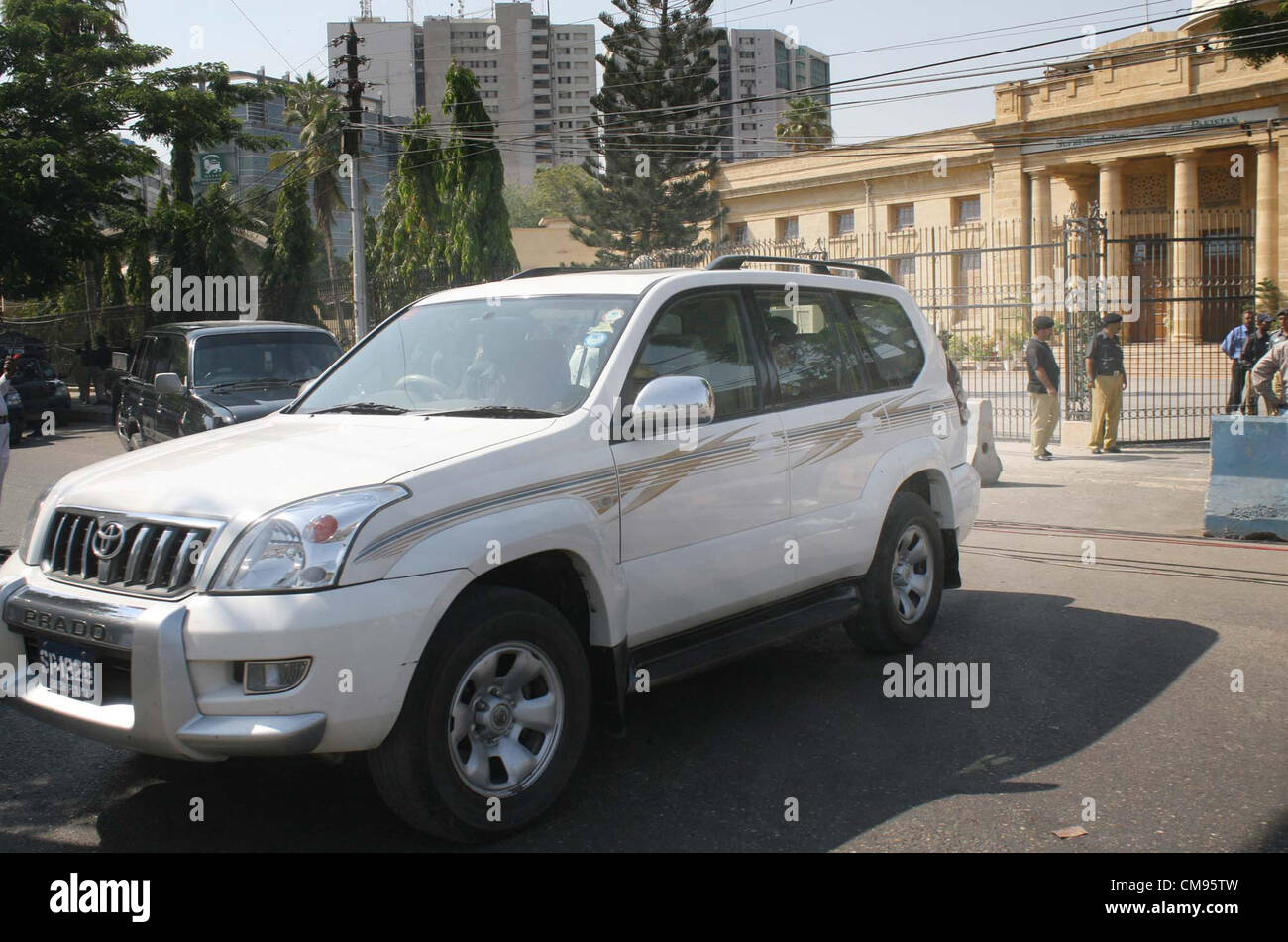 Di alto profilo i funzionari di polizia lasciando la Corte Suprema del registro di Karachi sentite "Karachi agitazioni" caso a Karachi Giovedì 01 Novembre, 2012. Foto Stock
