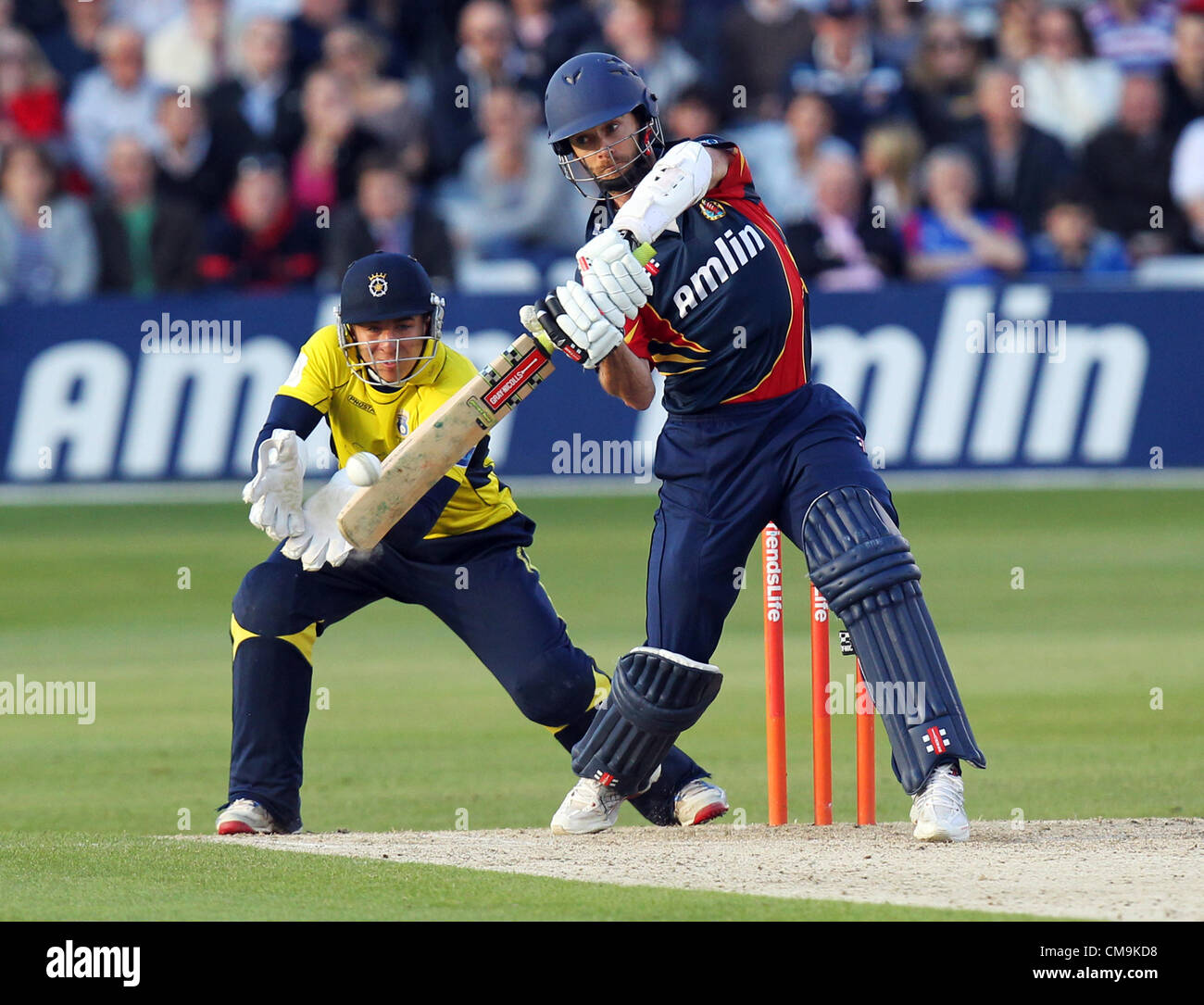 29.06.2012 Chelmsford Essex. Amici vita T20 Essex Eagles vs Hampshire Royals. Azione a Ford County Ground, Chelmsford Essex.James Foster tenta di colpire un confine mentre alla battuta per Essex 29.06.2012 Chelmsford, Foto Stock