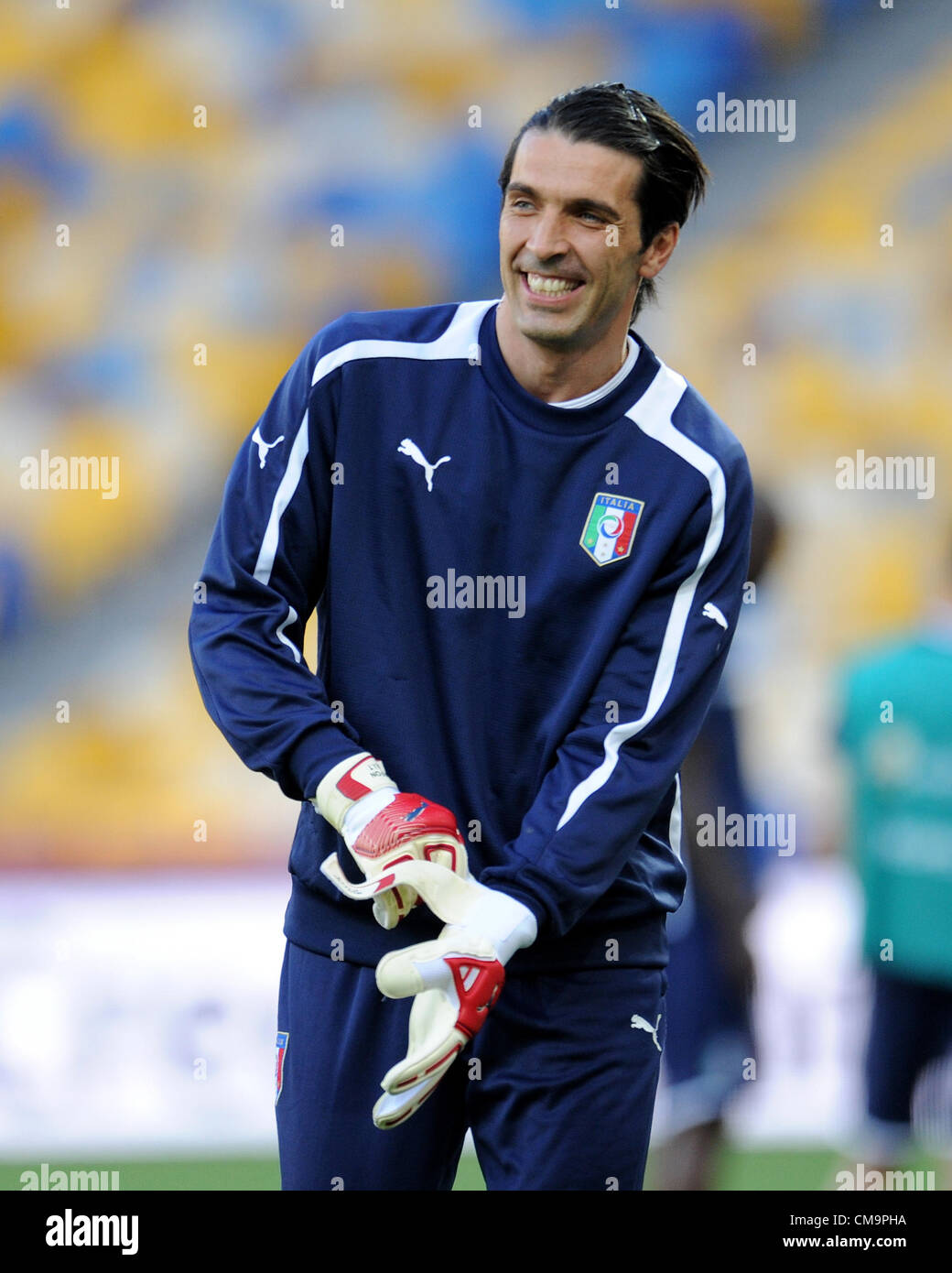 30.06.2012. Kieev, Ucraina. Italia del portiere Gianluigi Buffon visto durante una sessione di allenamento della nazionale italiana di calcio a NSC Olimpiyskiy stadio olimpico di Kiev Kiev, Ucraina, 30 giugno 2012. Foto Stock