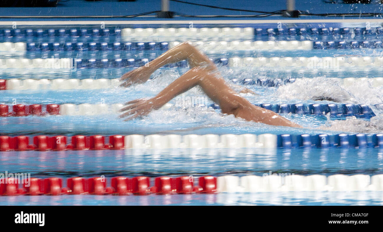 2 luglio 2012 - Omaha, Nebraska, Stati Uniti - (L-R) ANDREW GEMMELL e CONNOR JAEGER gara per il primo posto negli uomini 1500 Metro Freestyle Finale durante il giorno otto del 2012 U.S. Piscina olimpionica di prove del Team a CenturyLink Center. (Credito Immagine: © Armando Arorizo/Prensa Internacional/ZUMAPRESS.com) Foto Stock