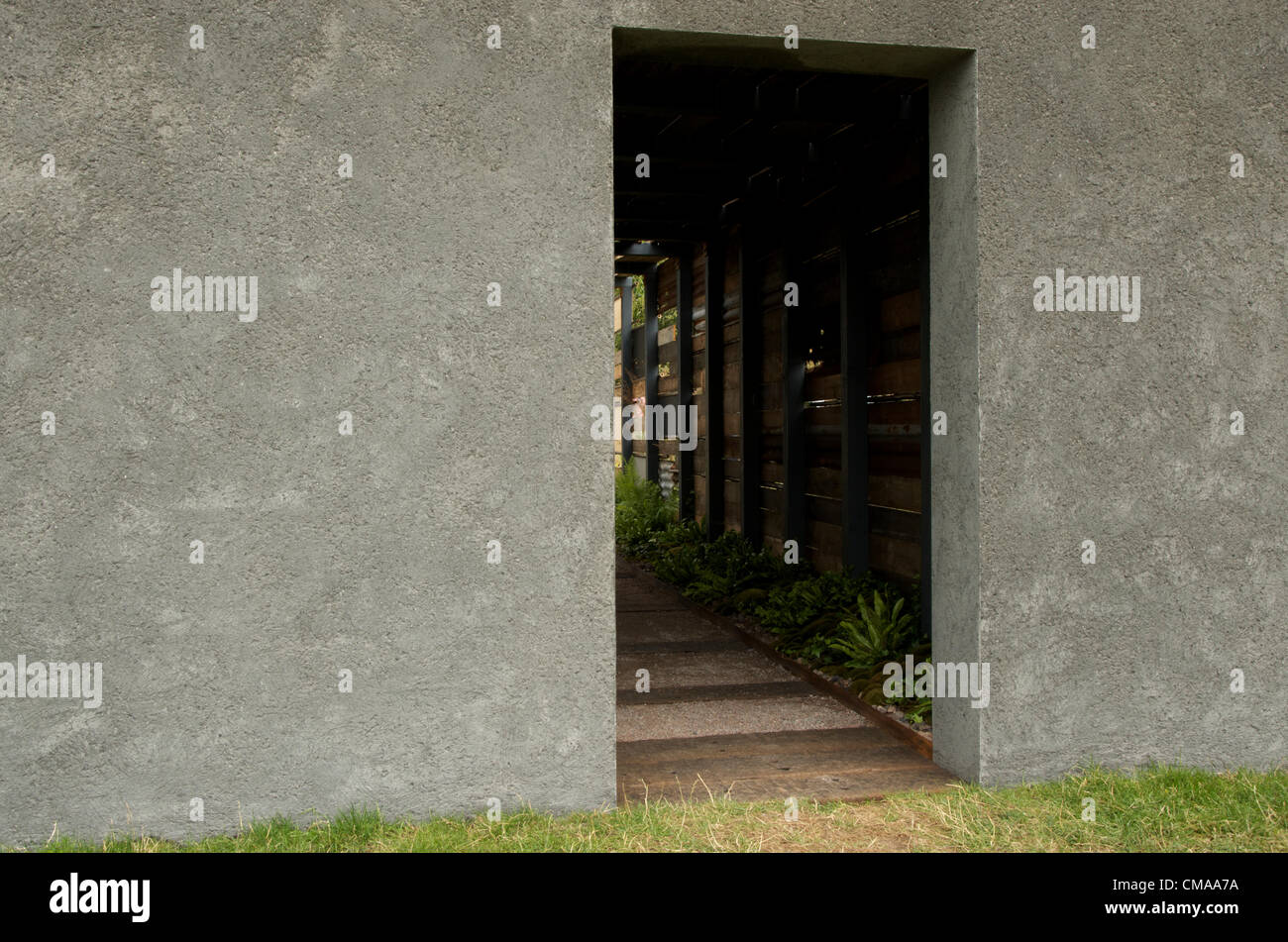 La luce alla fine del tunnel premiato come miglior giardino concettuale in mostra e una medaglia d oro al RHS Hampton Court Palace Flower Show Londra UK 2 luglio 2012. Foto Stock