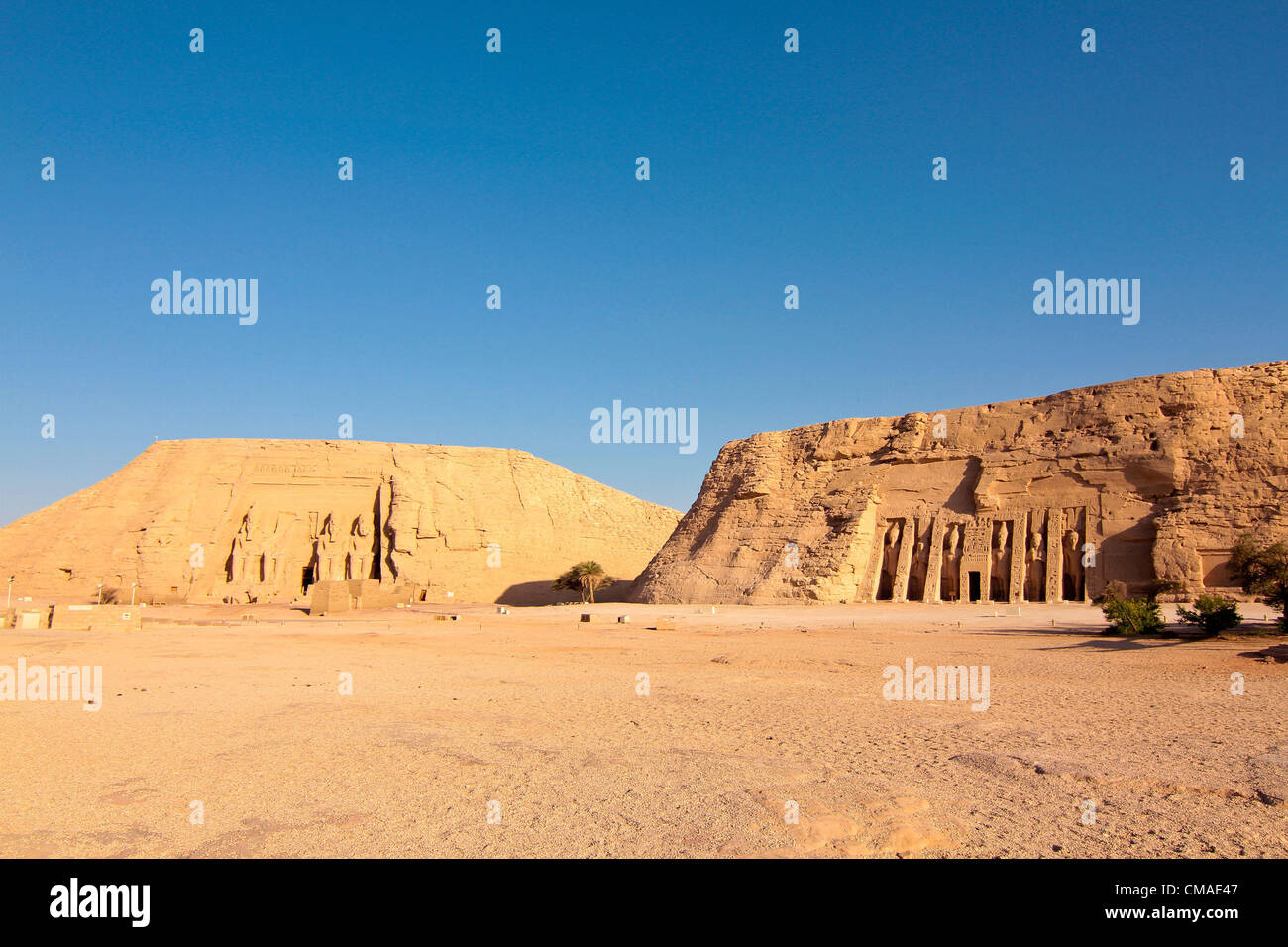 Febbraio 19, 2012 - Abu-Simbel, Egitto - Templi in Abu-Simbel privo di qualsiasi turista come Unione ecomonic recessione accoppiato con la crisi politica in Egitto vede il crollo del turismo a un livello allarmante (credito Immagine: © Theodore Liasi/ZUMAPRESS.com) Foto Stock