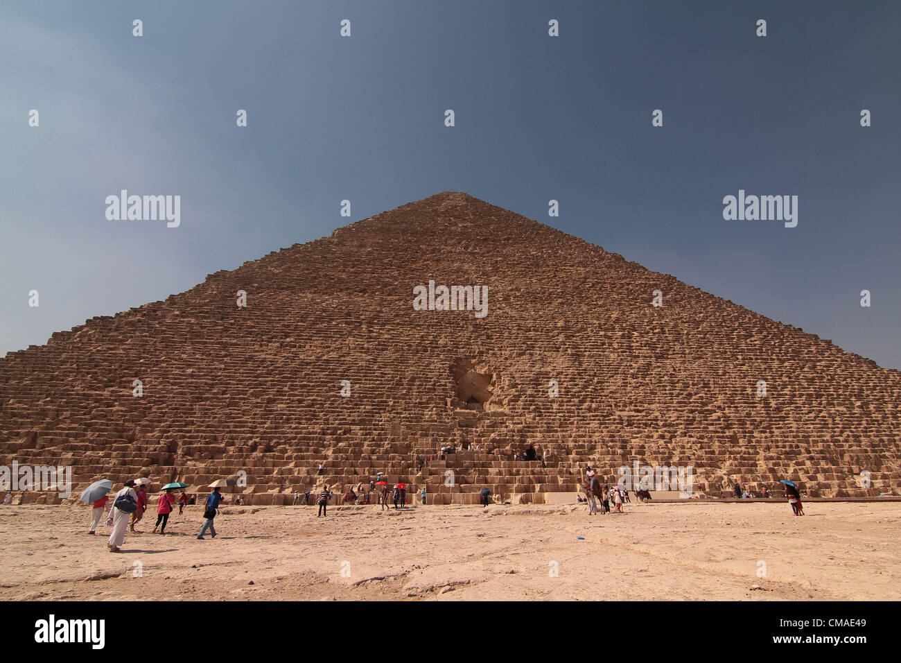 Febbraio 19, 2012 - Cairo, Egitto - Piramidi di Giza privo di qualsiasi turista come Unione ecomonic recessione accoppiato con la crisi politica in Egitto vede il crollo del turismo a un livello allarmante (credito Immagine: © Theodore Liasi/ZUMAPRESS.com) Foto Stock