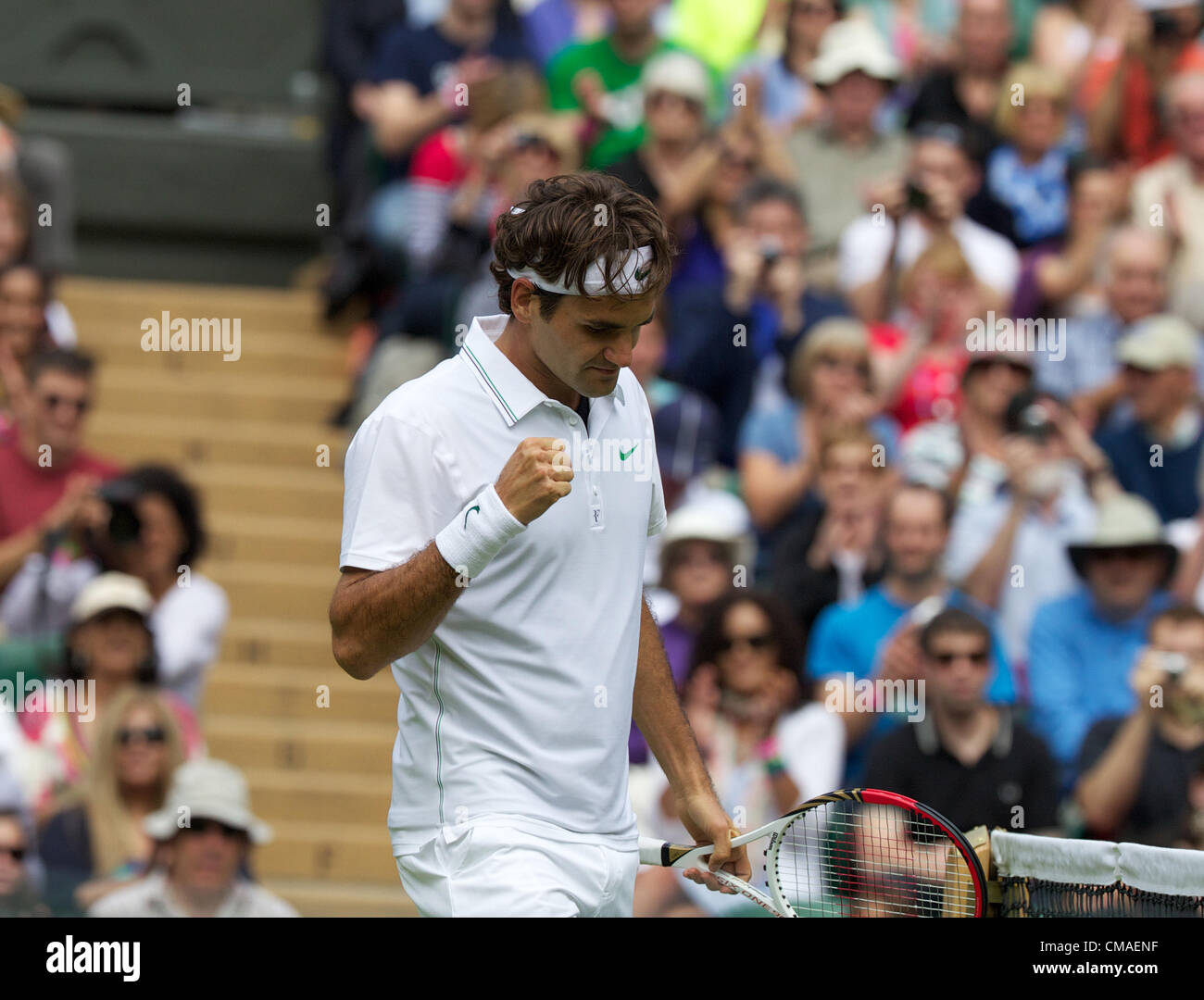 04.07.2012. All England Lawn Tennis e Croquet Club. Londra, Inghilterra. Roger Federer durante il gioco tra Roger Federer ( SUI ) v Mikhail YOUZHNY presso i campionati di Wimbledon Lawn Tennis Club - Londra Foto Stock