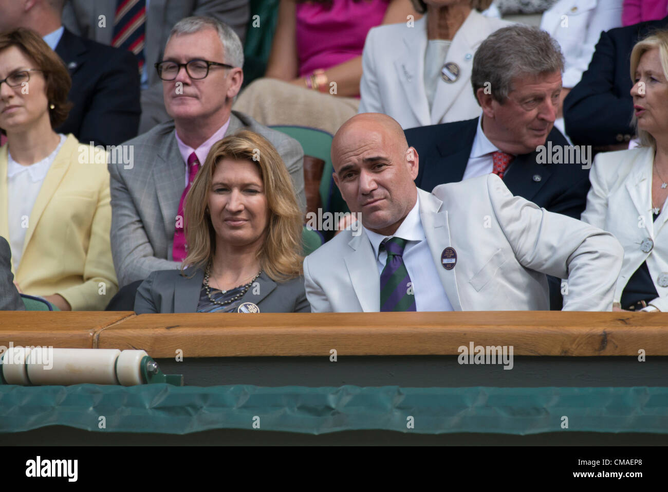 Londra, Inghilterra, Regno Unito. 04.07.2012. Andre Agassi e Steffi Graf guardare la partita dal Royal Box. Il torneo di Wimbledon Tennis Championships 2012 tenutosi presso il All England Lawn Tennis e Croquet Club, David FERRER (ESP) [7] v Andy Murray (GBR) [4]. Foto Stock