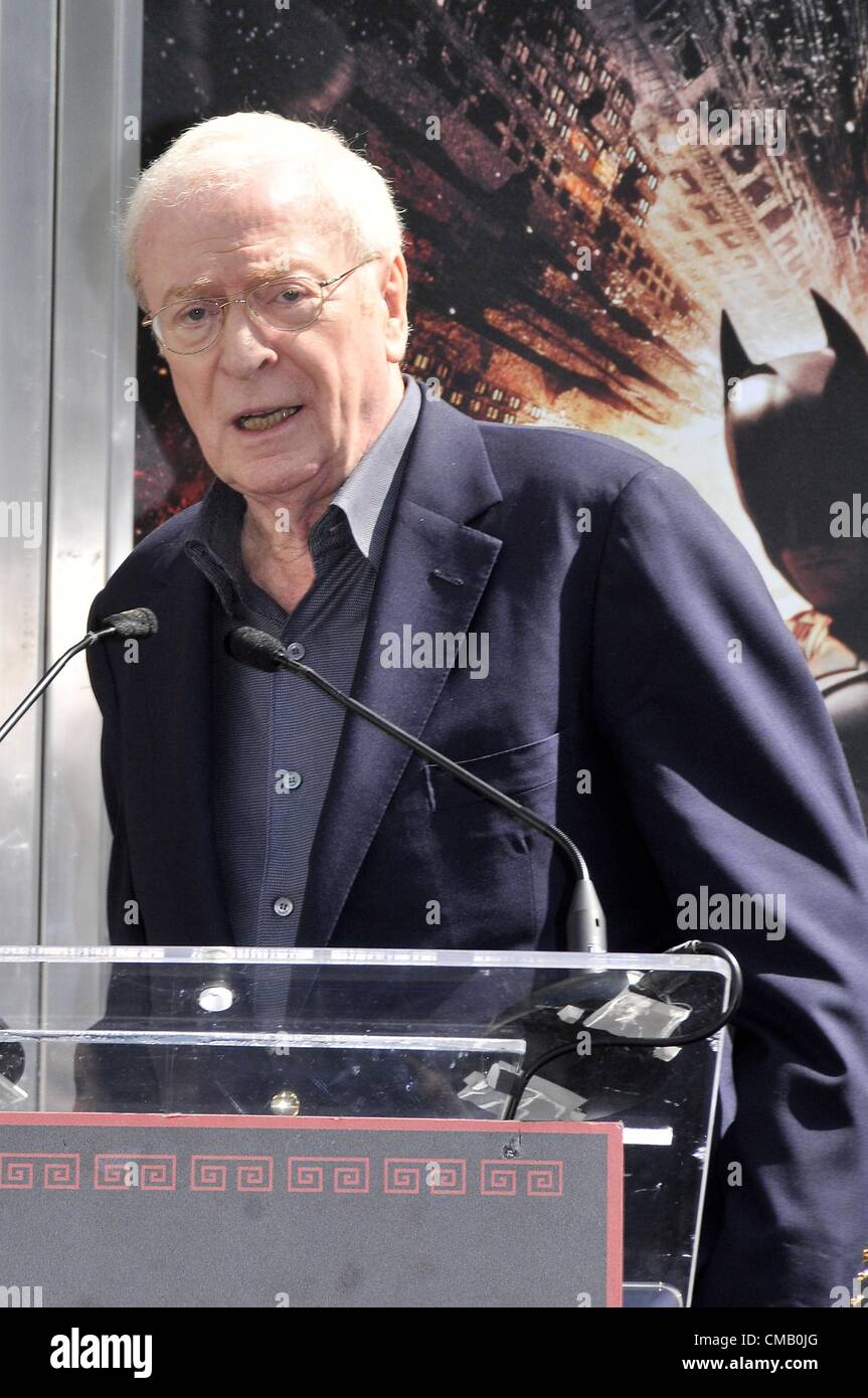 Michael Caino di presenze per Handprint Cerimonia di Christopher Nolan a Grauman's, Grauman's Chinese Theatre di Los Angeles, CA Luglio 7, 2012. Foto Da: Michael Germana/Everett Collection Foto Stock