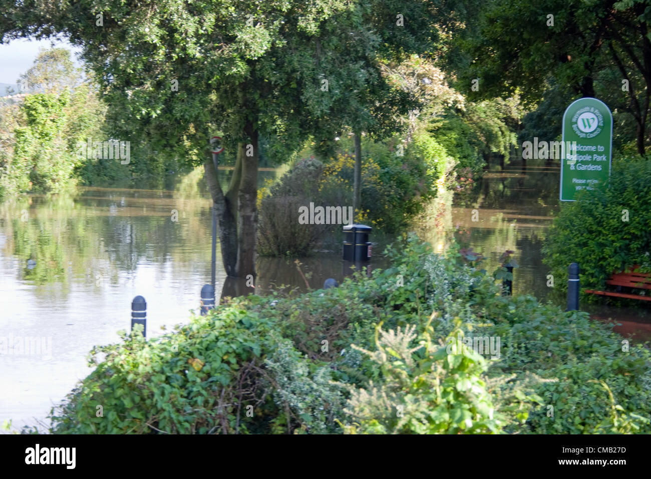 Prolungata pioggia pesante provoca inondazioni in parti di Weymouth,Dorset, Regno Unito. Domenica 8 luglio 2012. Foto Stock