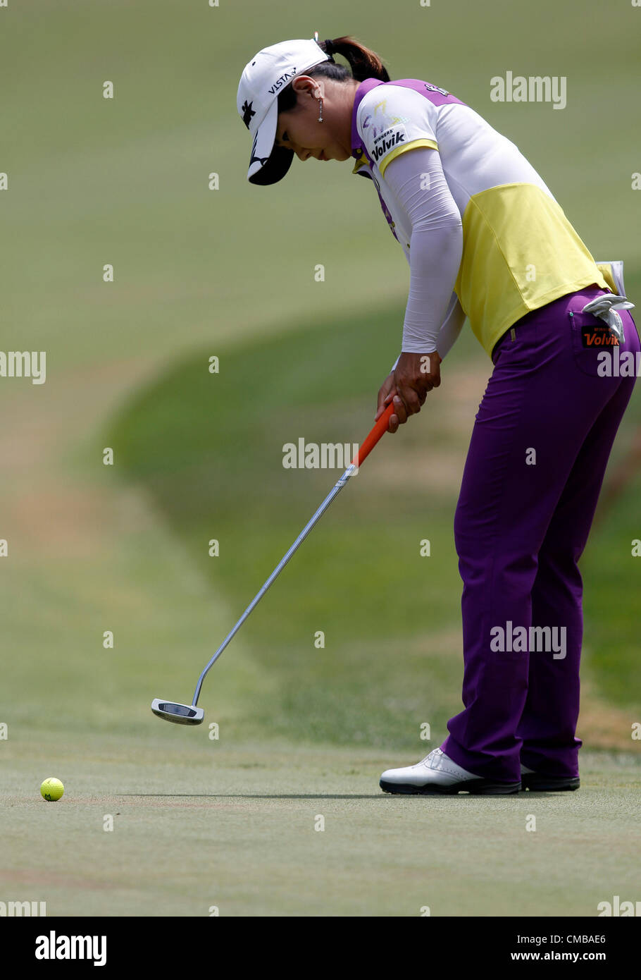 08.07.2012. Kohler, Wisconsin, Stati Uniti d'America. Meena Lee dalla Corea putts al diciottesimo verde nel round finale del 2012 U.S. Open Femminile campionato a Blackwolf Run in Kohler, Wisconsin. Foto Stock