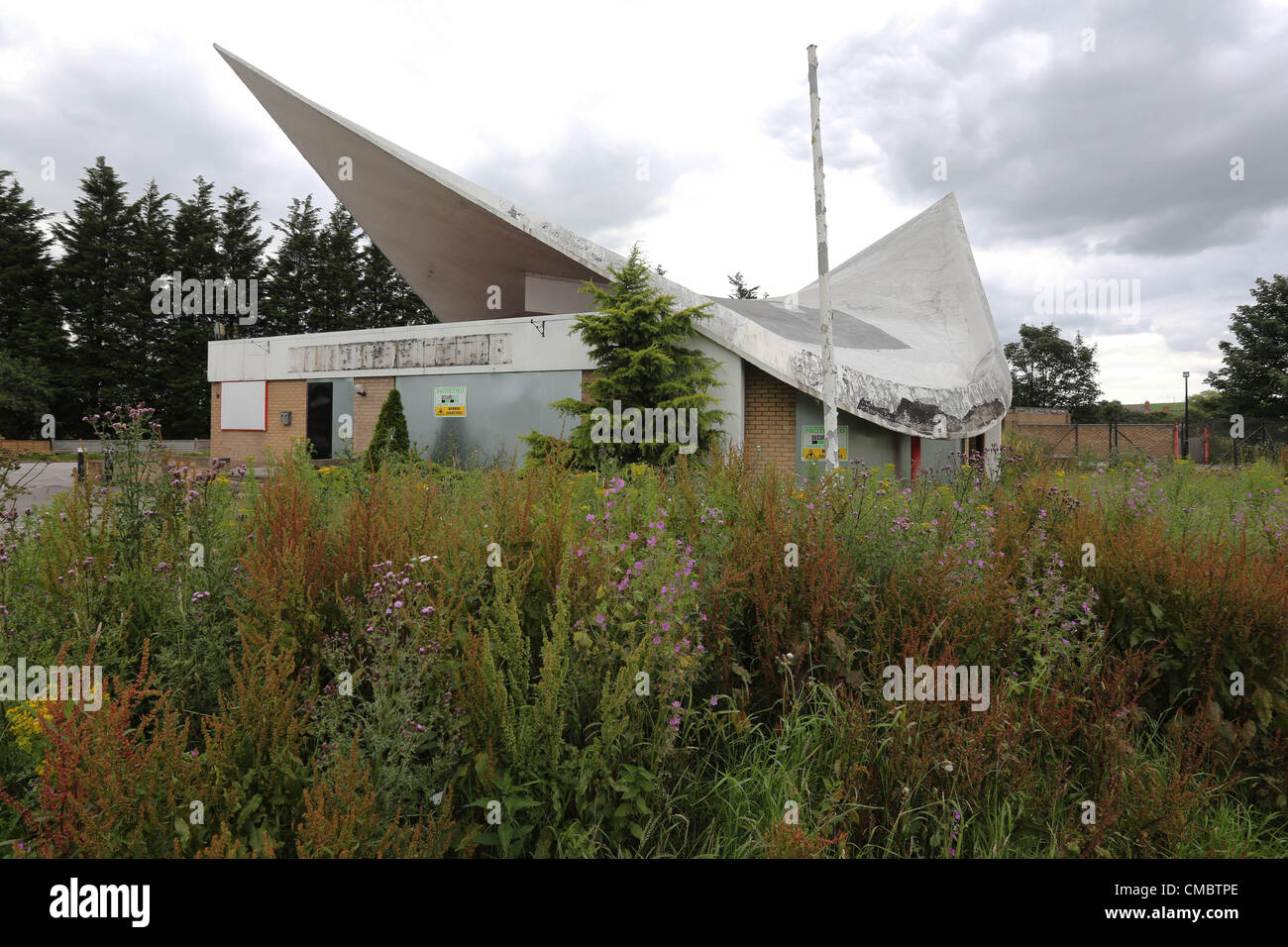Un 1960 stazione di benzina a Markham Moor,Nottinghamshire è stato dato edificio elencato lo stato da English Heritage.La forma dell'ala la tettoia design by Ellot Noyes è stato elencato come grado 11 Foto Stock
