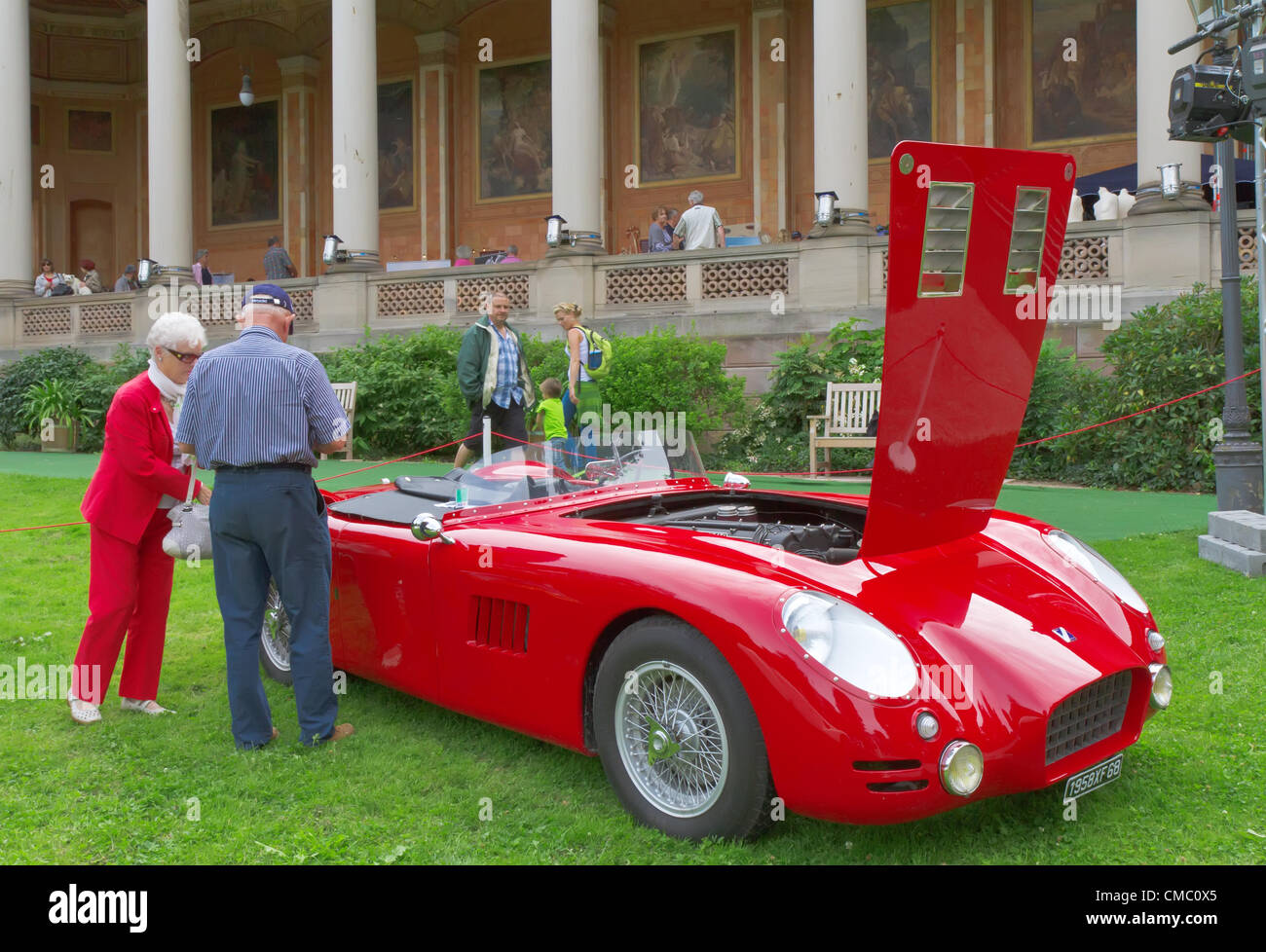 Baden-Baden - Luglio 13, 2012: Salone Internazionale delle vecchie auto "Internationales Oldtimer-Meeting Baden-Baden' retrò auto. L'Europa. Germania. Foto Stock