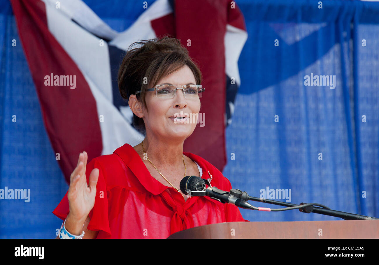 Belleville, Michigan - Luglio 14, 2012 - ex Alaska governatore Sarah Palin parla di un "Patriots nel parco" rally, organizzata dal partito di tè e gli americani per la prosperità. Foto Stock