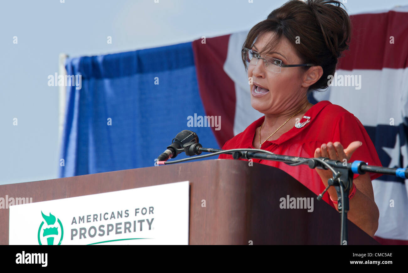 Belleville, Michigan - Luglio 14, 2012 - ex Alaska governatore Sarah Palin parla di un "Patriots nel parco" rally, organizzata dal partito di tè e gli americani per la prosperità. Foto Stock