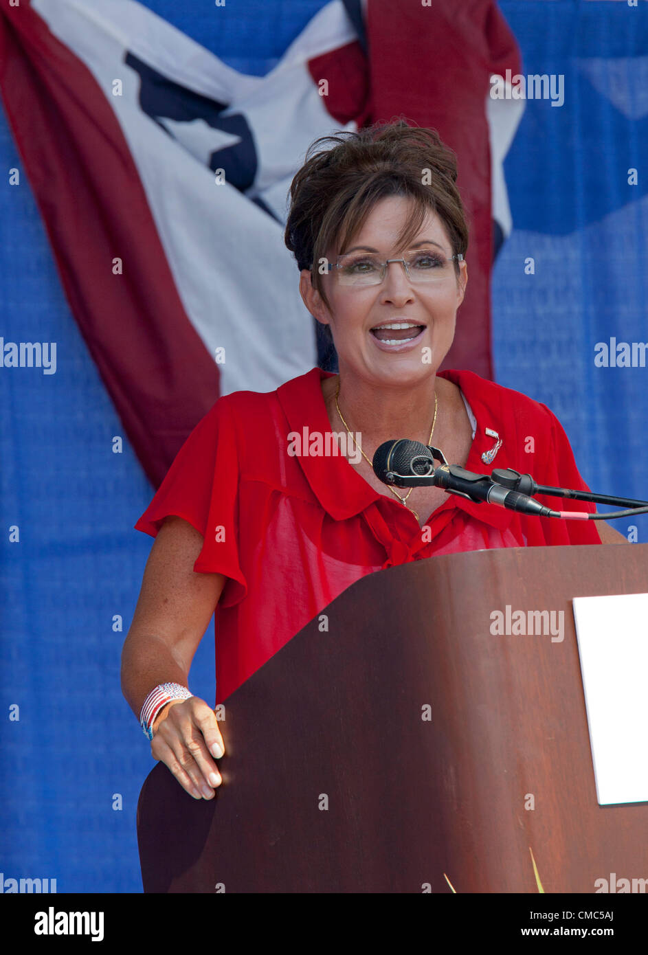Belleville, Michigan - Luglio 14, 2012 - ex Alaska governatore Sarah Palin parla di un "Patriots nel parco" rally, organizzata dal partito di tè e gli americani per la prosperità. Foto Stock