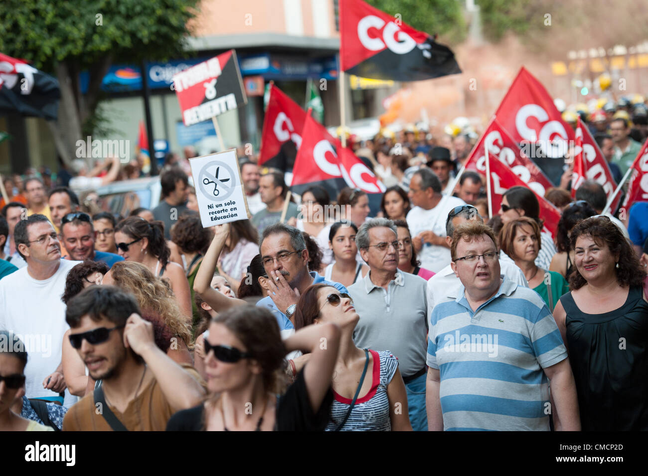 LAS PALMAS SPAGNA-luglio 19: massicce manifestazioni di protesta contro la crisi di governo pagare tagli, durante la manifestazione spagnola 19J sulla luglio 19, 2012 a Las Palmas Spagna Foto Stock