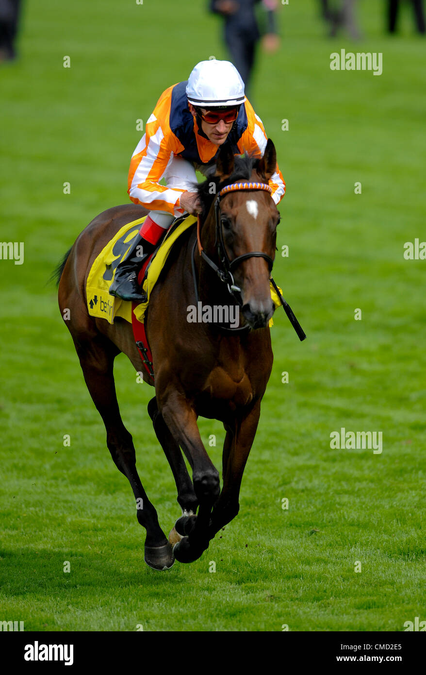 21.07.2012 Ascot, Inghilterra. Vincitore Danedream (GER) con Andrasch Starke a bordo vince il King George VI e Queen Elizabeth Stakes durante l'Ascot Betfair Weekend con proprietà Raceday. Foto Stock