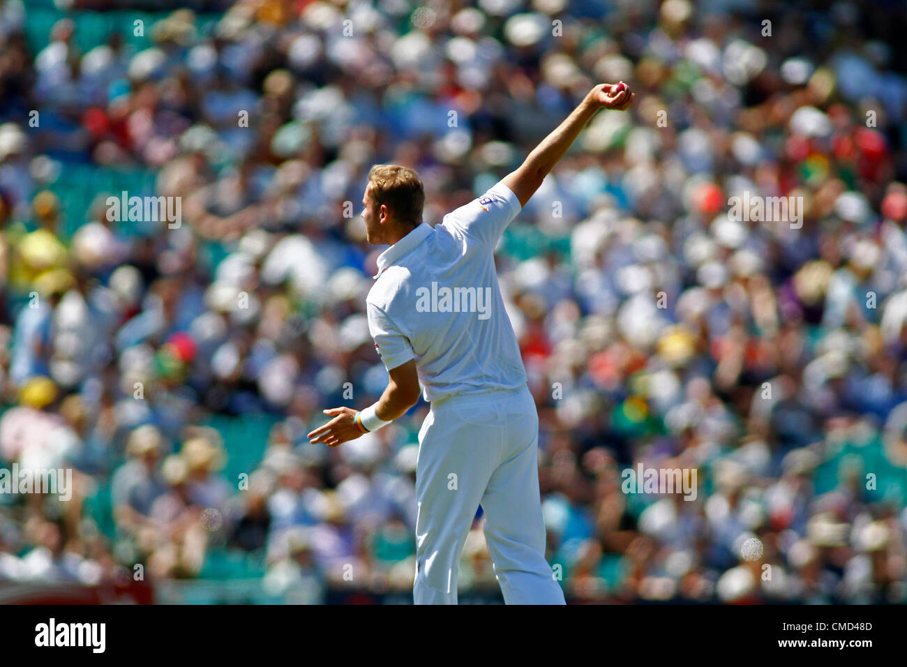 22/07/2012 di Londra, Inghilterra. L'Inghilterra Stuart ampio durante la Investec cricket internazionale di test match tra Inghilterra e Sud Africa, ha suonato presso il Kia Oval Cricket Ground: Credito: Mitchell Gunn Foto Stock