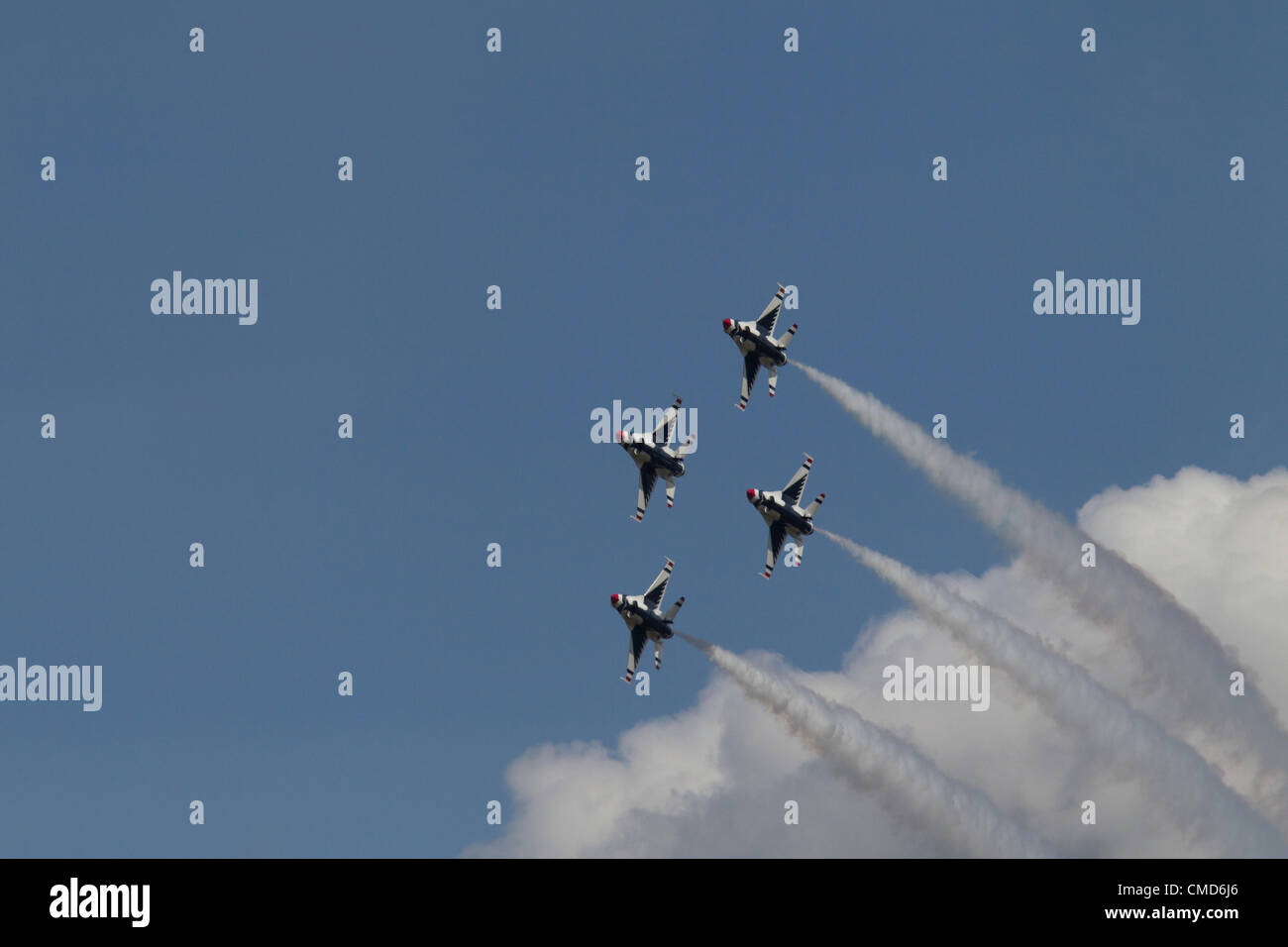 La formazione di diamante, USAF Thunderbirds aria squadrone dimostrativo, F-16C Fighting Falcons, Base comune corda Lewis-Mcaria Expo, McChord Field, Tacoma, Washington, 21 Luglio 2012 Foto Stock
