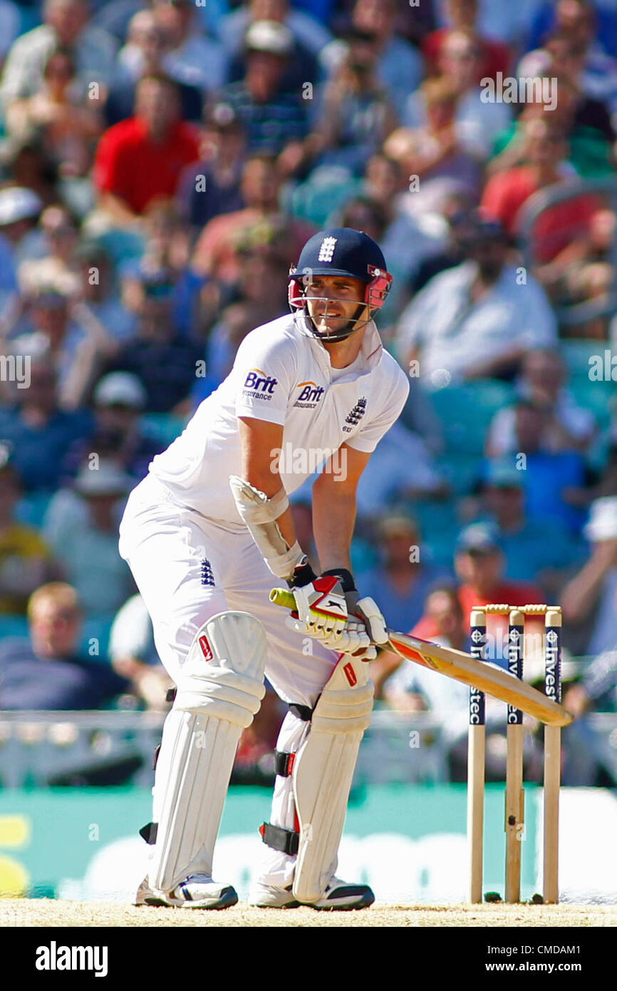 23/07/2012 di Londra, Inghilterra. L'Inghilterra del James Anderson durante la Investec cricket internazionale di test match tra Inghilterra e Sud Africa, ha suonato presso il Kia Oval Cricket Ground. Foto Stock