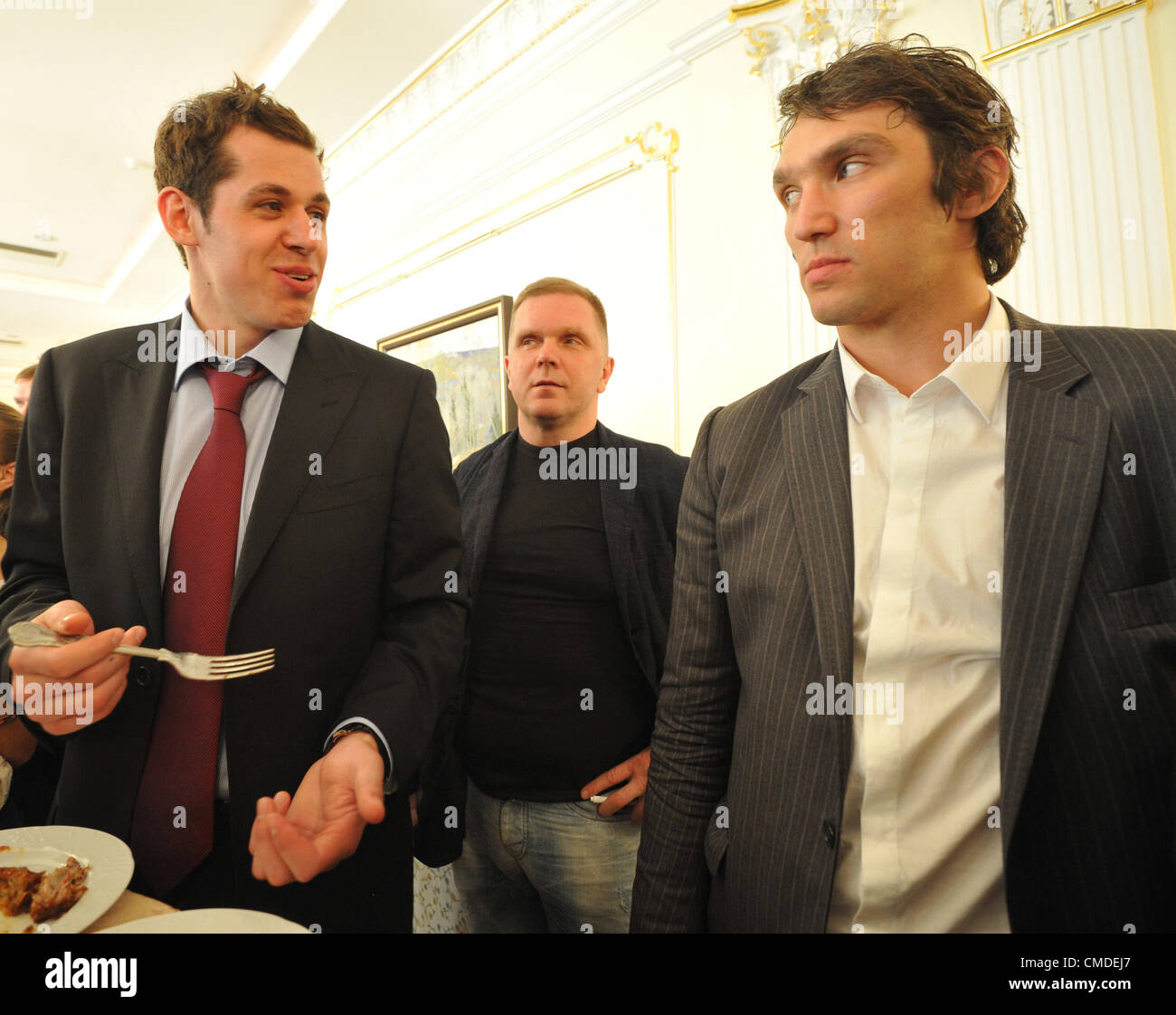 29 maggio 2012 - Si tratta di un nuovo-Ã®ã £ã ã°Ã¥Ã¢Ã, Russia - Maggio29,2012. 2012 campioni del mondo del hockey di ghiaccio Evgeni Malkin e Alexander Ovechkin (r)a Novo-Ogarevo Presidente russo's residence reception per festeggiare il titolo di campione. (Credito Immagine: © PhotoXpress/ZUMAPRESS.com) Foto Stock