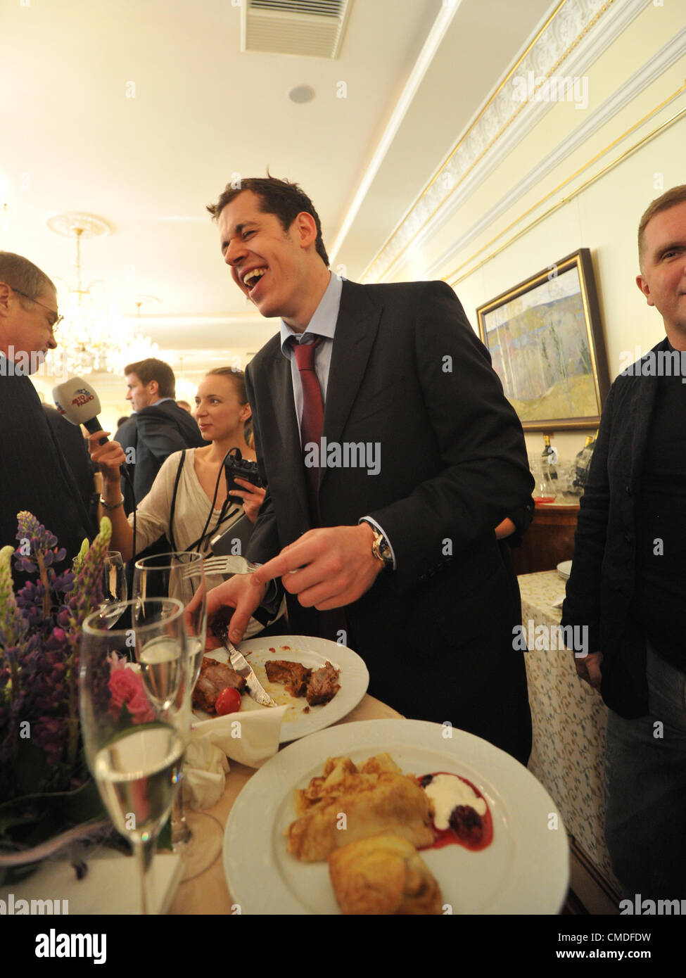 29 maggio 2012 - Ã®Ã¢Ã®-ÃŽÃ£ ã ã°Ã¥Ã¢Ã, Russia - Maggio29,2012. 2012 Hockey su ghiaccio campione del mondo Evgeni Malkin Novo-Ogarevo al Presidente russo's residence reception per festeggiare il titolo di campione. (Credito Immagine: © PhotoXpress/ZUMAPRESS.com) Foto Stock