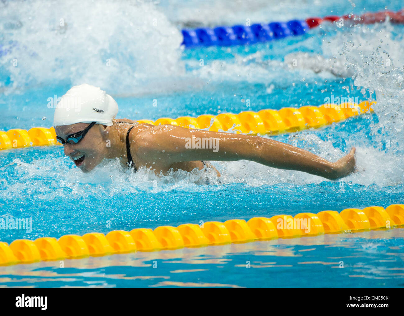 Luglio 28, 2012 - Londra, Inghilterra, Regno Unito - DANA VOLLMER (USA) sul suo modo di un record olimpico con un tempo di 56.25 nelle donne 100m Butterfly riscalda all'Aquatics Centre di Londra. (Credito Immagine: © Paul Kitagaki Jr./ZUMAPRESS.com) Foto Stock