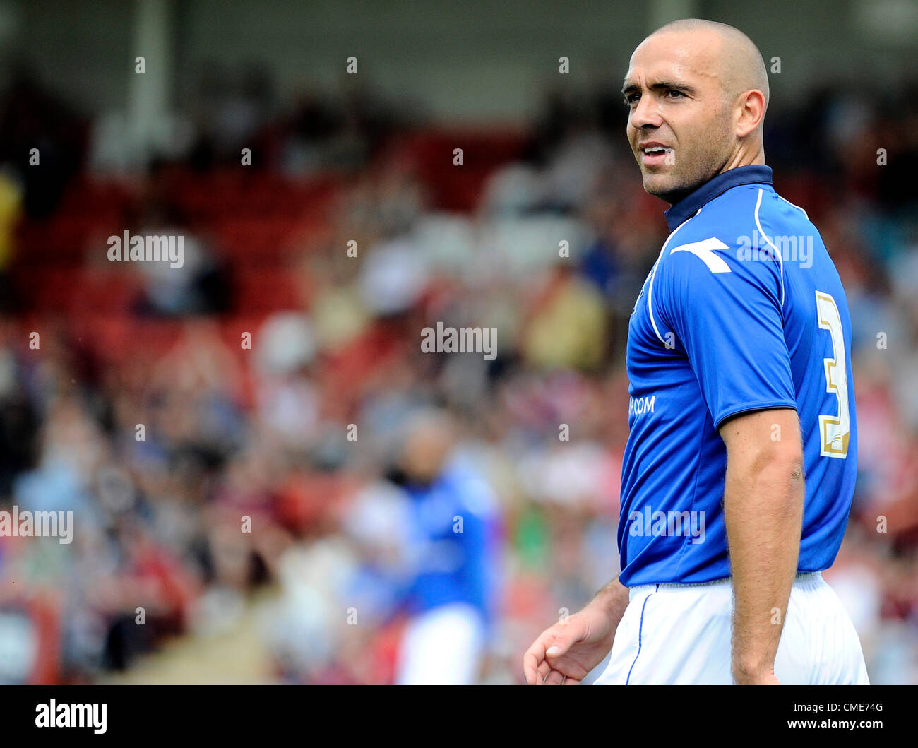 28.07.2012. Cheltenham, Inghilterra. David Murphy in azione durante la pre-stagione amichevole gioco tra Cheltenham e Birmingham dal Business Abbey Stadium. Foto Stock