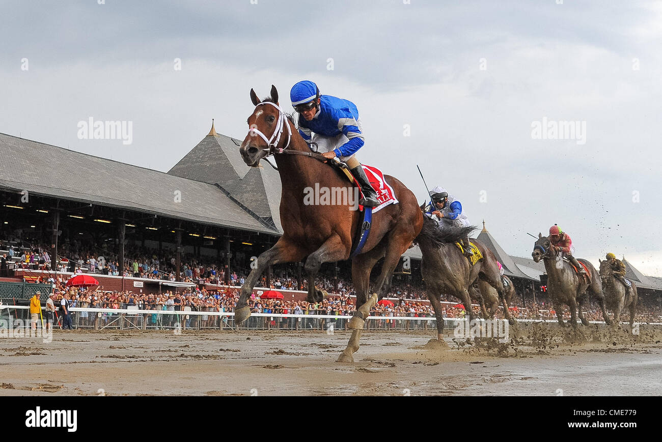 Luglio 28, 2012 - Saratoga Springs, New York, Stati Uniti - Alpha, con jockey Ramon Dominguez in ferri da stiro, vince la Jim Dandy di Jim Dandy giorno a Saratoga Race Course a Saratoga Springs, New York il 28 luglio 2012 (credito Immagine: © Scott Serio/eclipse/ZUMAPRESS.com) Foto Stock