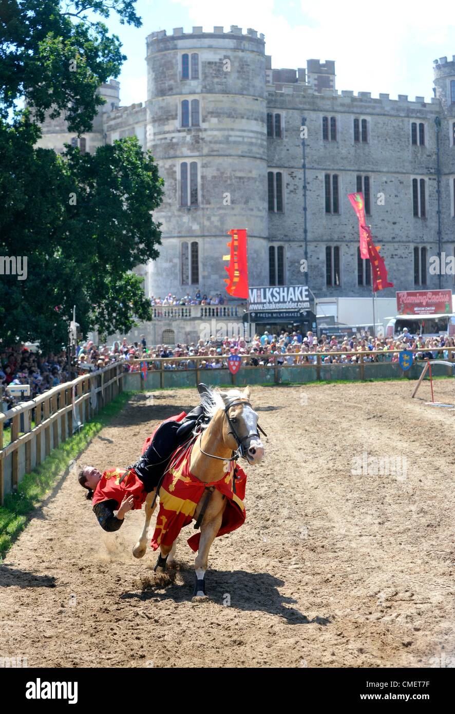 Giostre tornei presso Lulworth Castle camp bestival dorset 29 Luglio 2012 Foto Stock