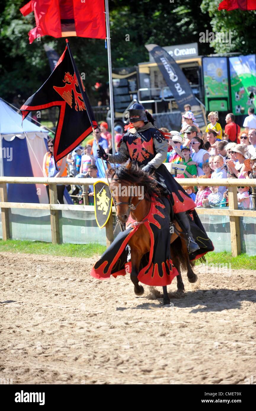 Giostre tornei presso Lulworth Castle camp bestival dorset 29 Luglio 2012 Foto Stock
